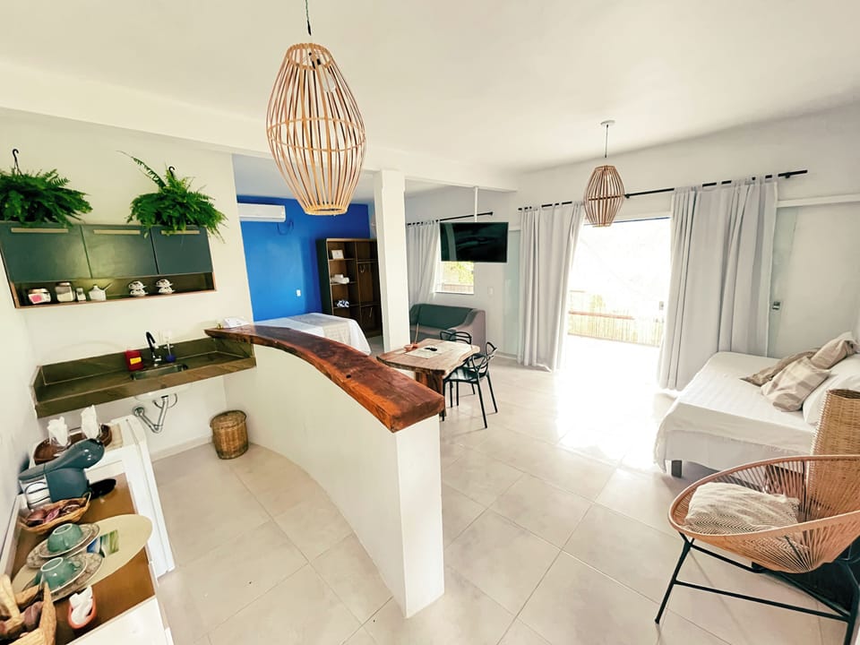 Comfort Studio Suite | Bathroom | Shower, rainfall showerhead, free toiletries, hair dryer