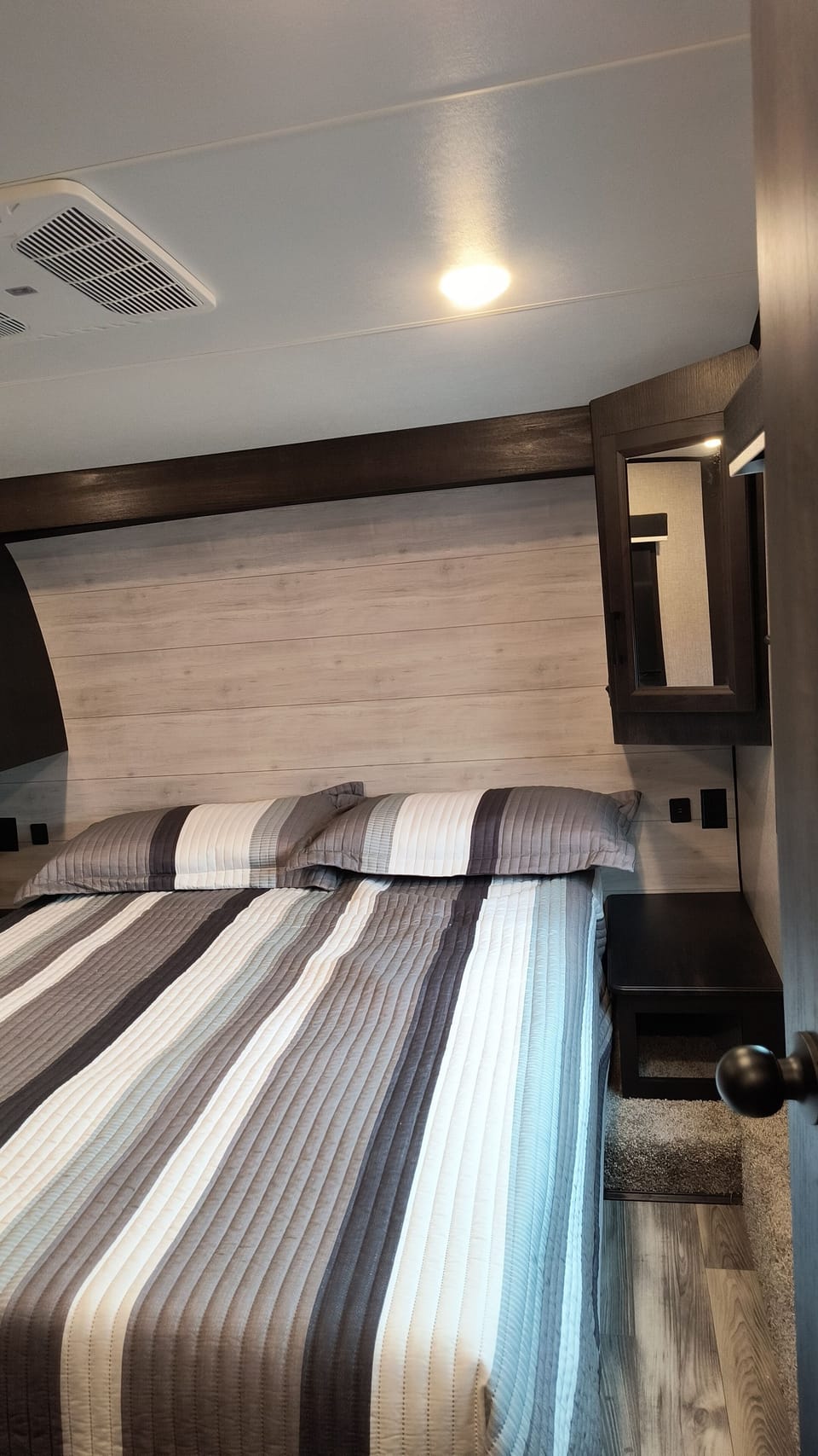 Queen Pranasleep luxury mattress