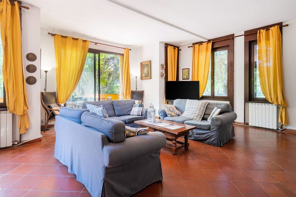 Autumn, Living Room, Spring, Summer