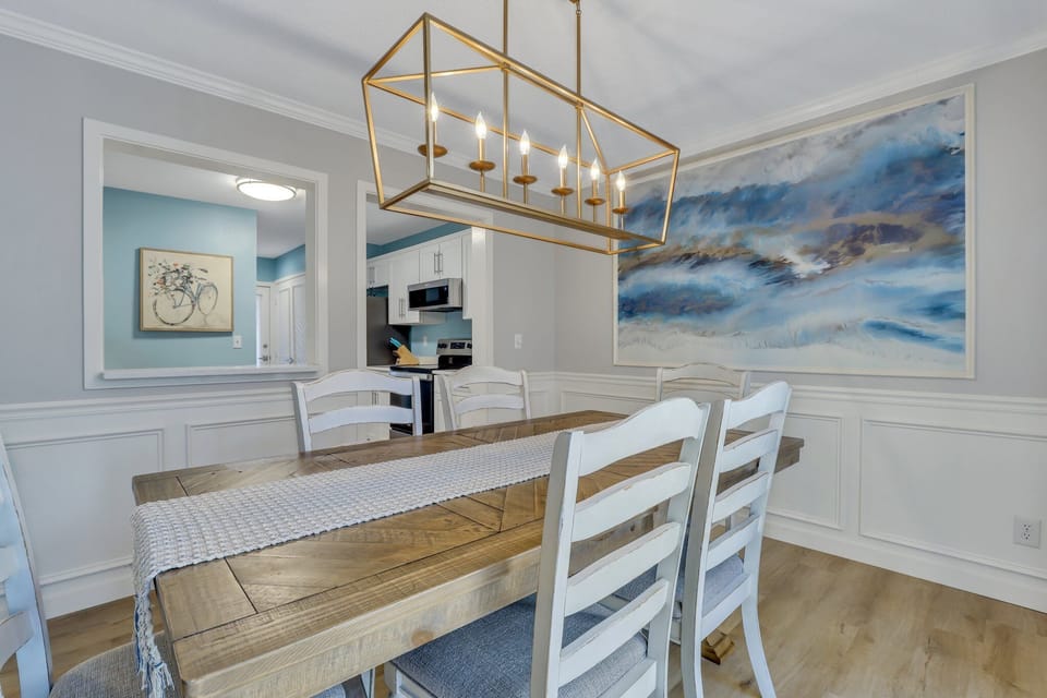 Dining table featuring 6 chairs