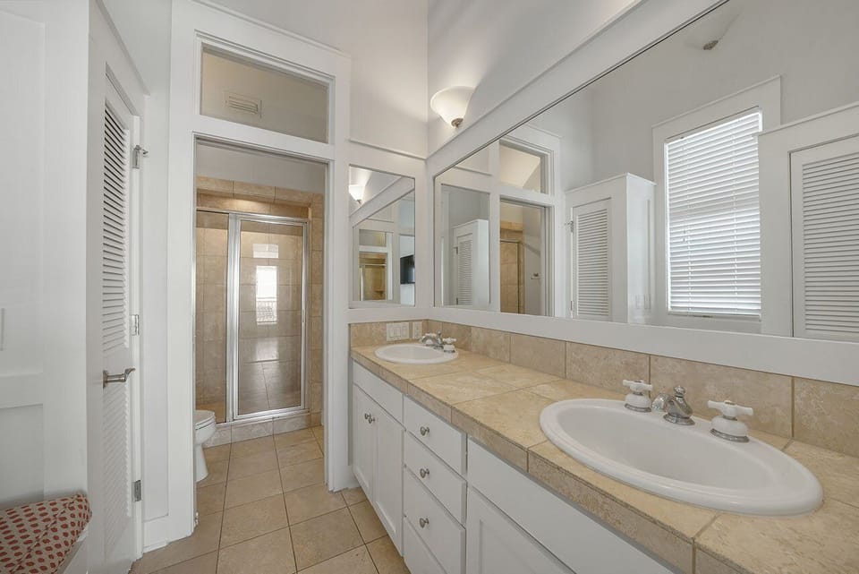 Frangista Jewel - Miramar Beach - Bathroom