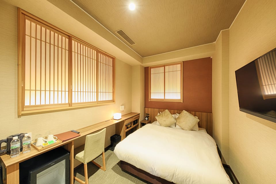 Basic Double Room | Soundproofing, free WiFi