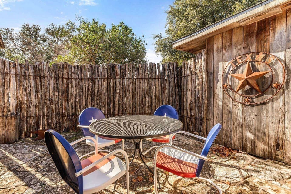 Immerse yourself in the Texan spirit with The Hideaway's private outdoor dining table, uniquely themed to reflect the charm of Texas.