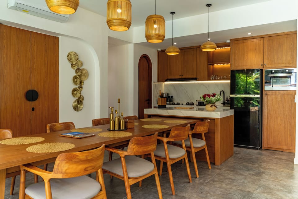 Deluxe Villa | Dining room