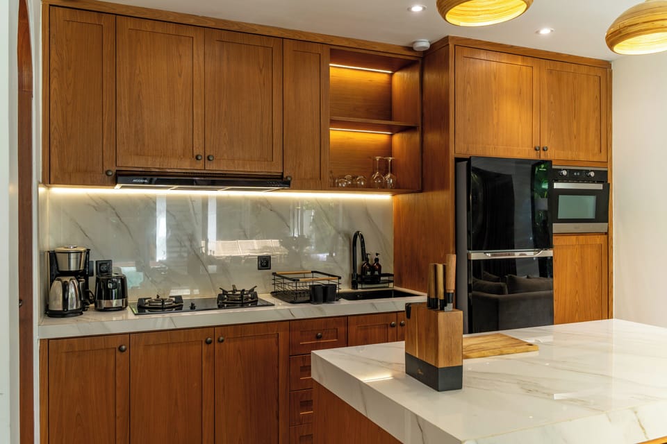 Deluxe Villa | Private kitchen | Fridge, microwave, oven, stovetop