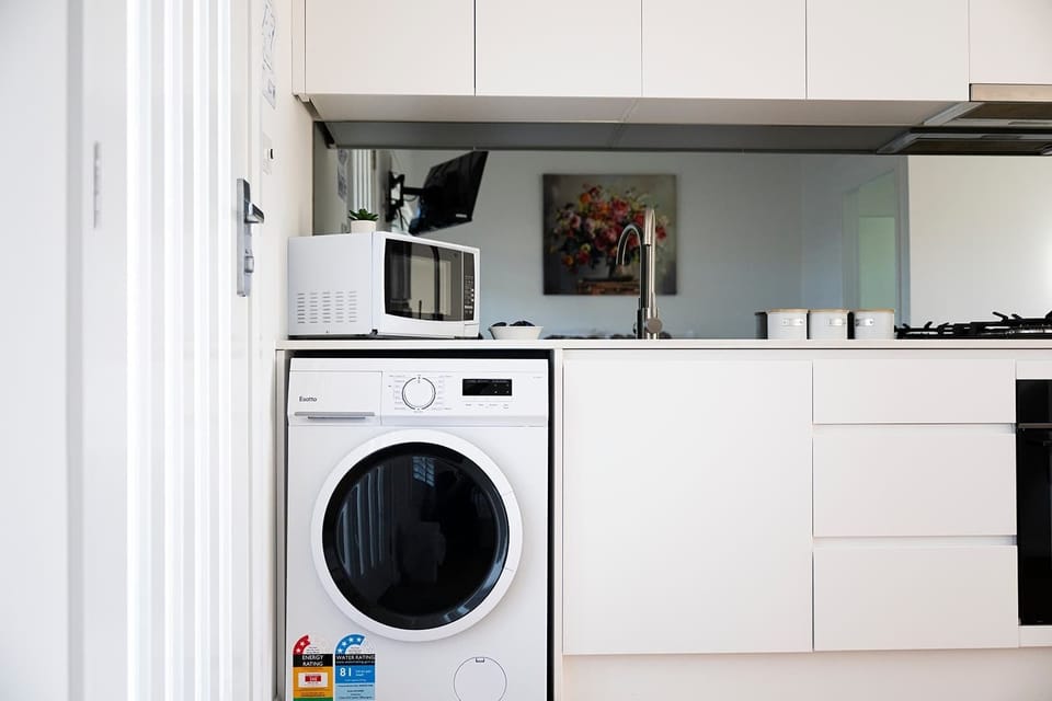 Kitchenette & Washing Machine/Clothes Airer