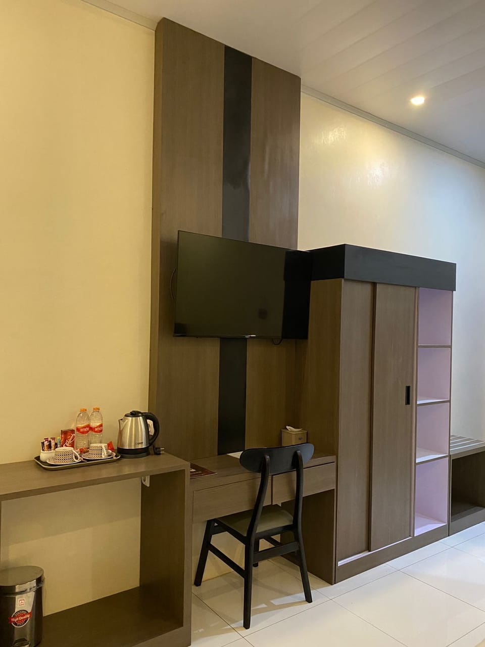 Free minibar, desk, laptop workspace, blackout drapes