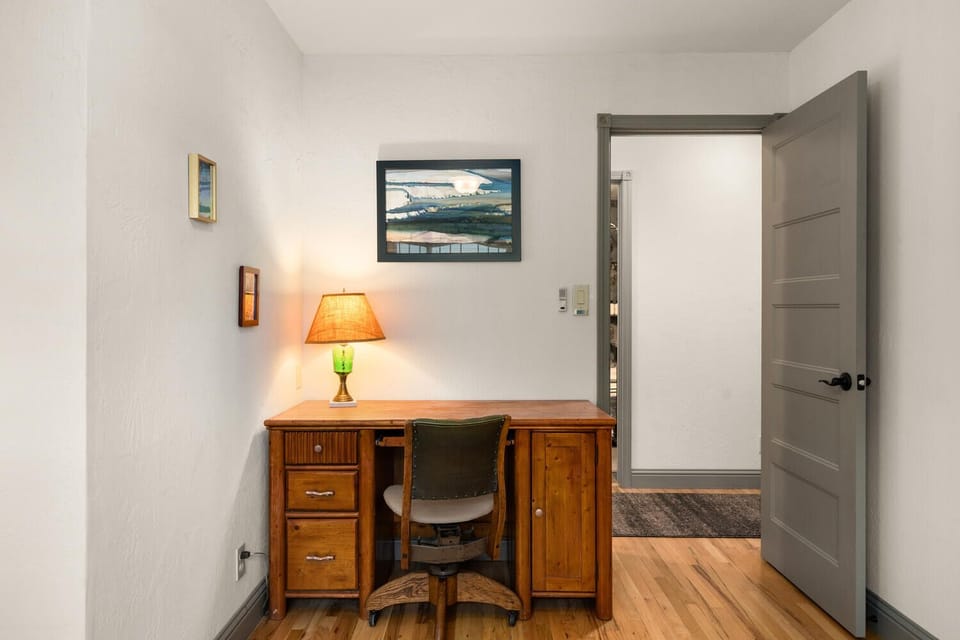 Dedicated workspace in the 3rd bedroom