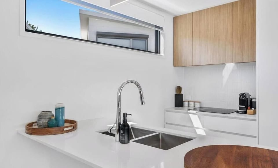 Jiankun Melbourne, Australia Jiankun Rating, 5 stars ,· 2 weeks ago Great location, excellent room, and the kitchen utensils are very comprehensive.