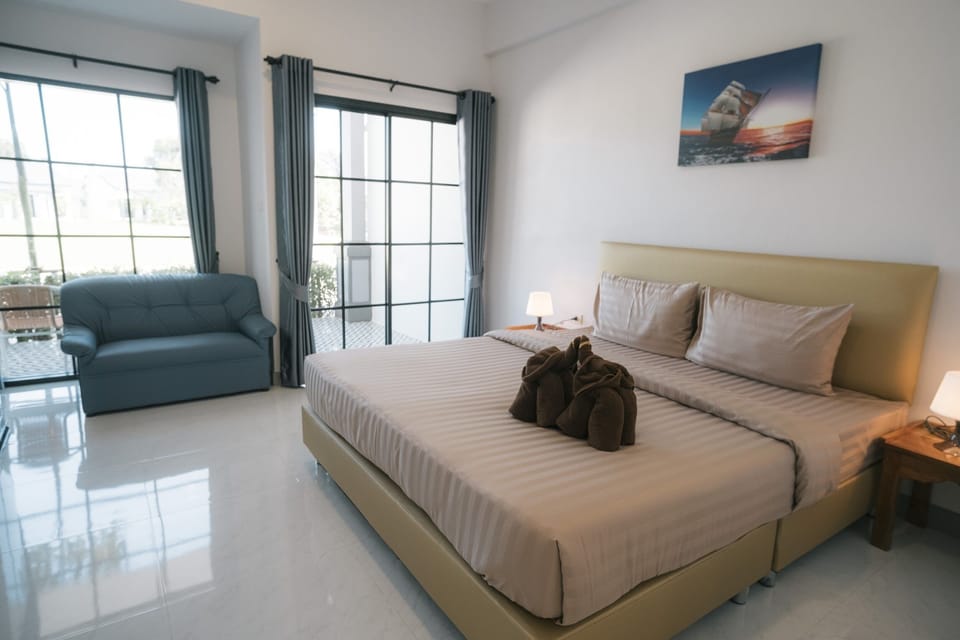 Deluxe King Room | Soundproofing, free WiFi, bed sheets