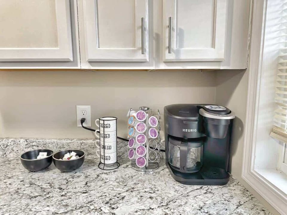 Coffee station – Keurig + mugs + pods