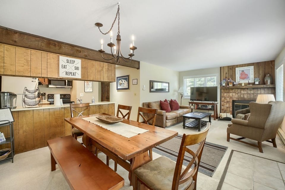 Condo, 3 Bedrooms | Dining