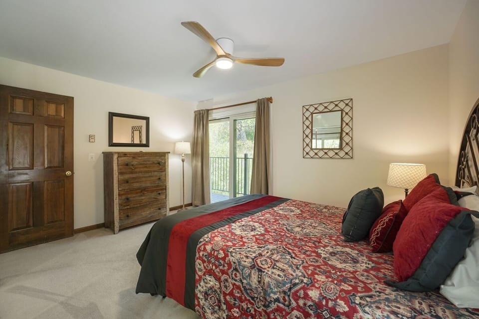 Condo, 3 Bedrooms | 3 bedrooms, laptop workspace, WiFi (free)