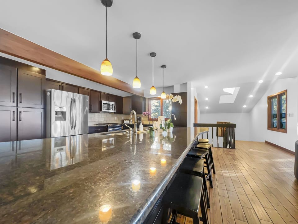 House, 5 Bedrooms | Private kitchen | Fridge, oven, coffee/tea maker, toaster