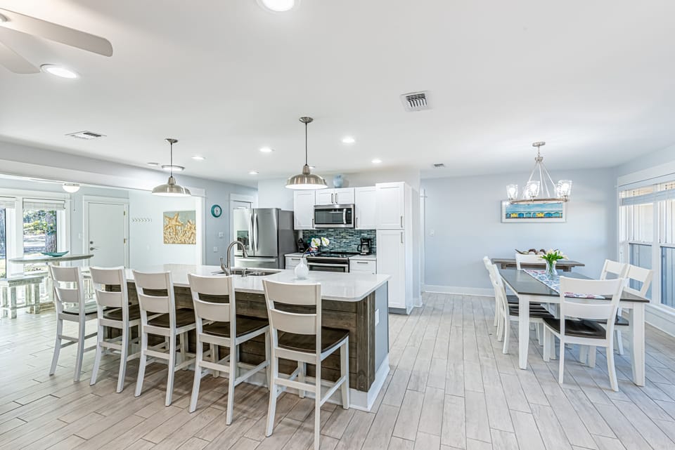 Kitchen & Dining Areas