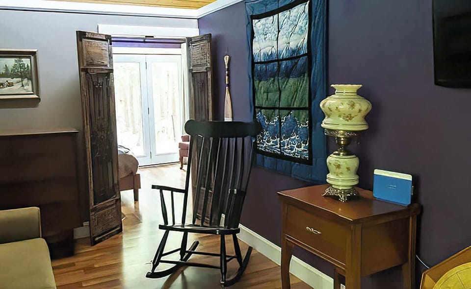 Lounge/office area