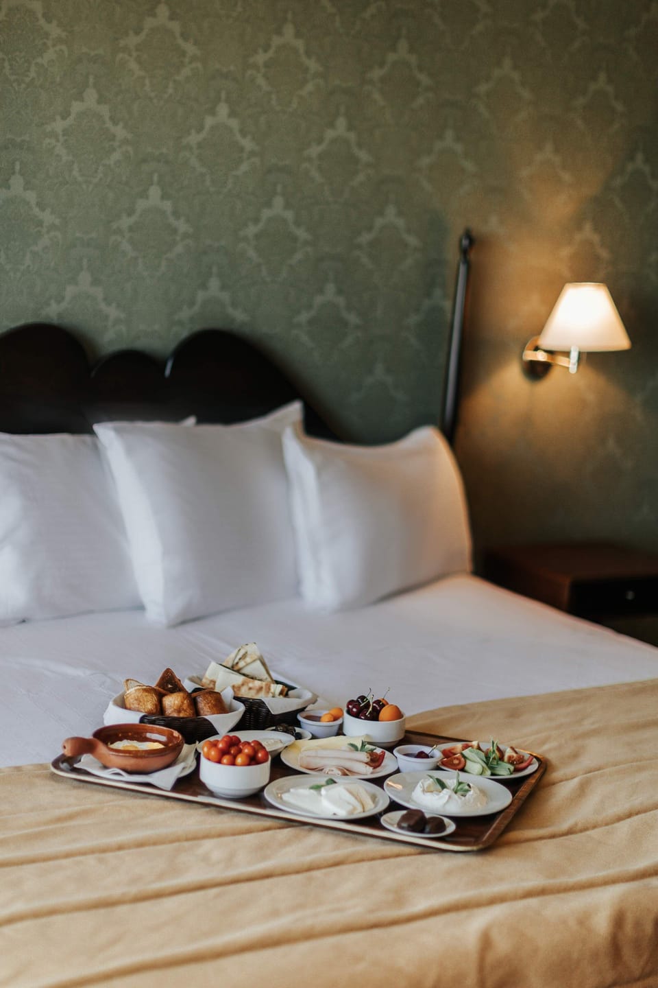 Premium Room | 1 bedroom, in-room safe, iron/ironing board, cribs (free)