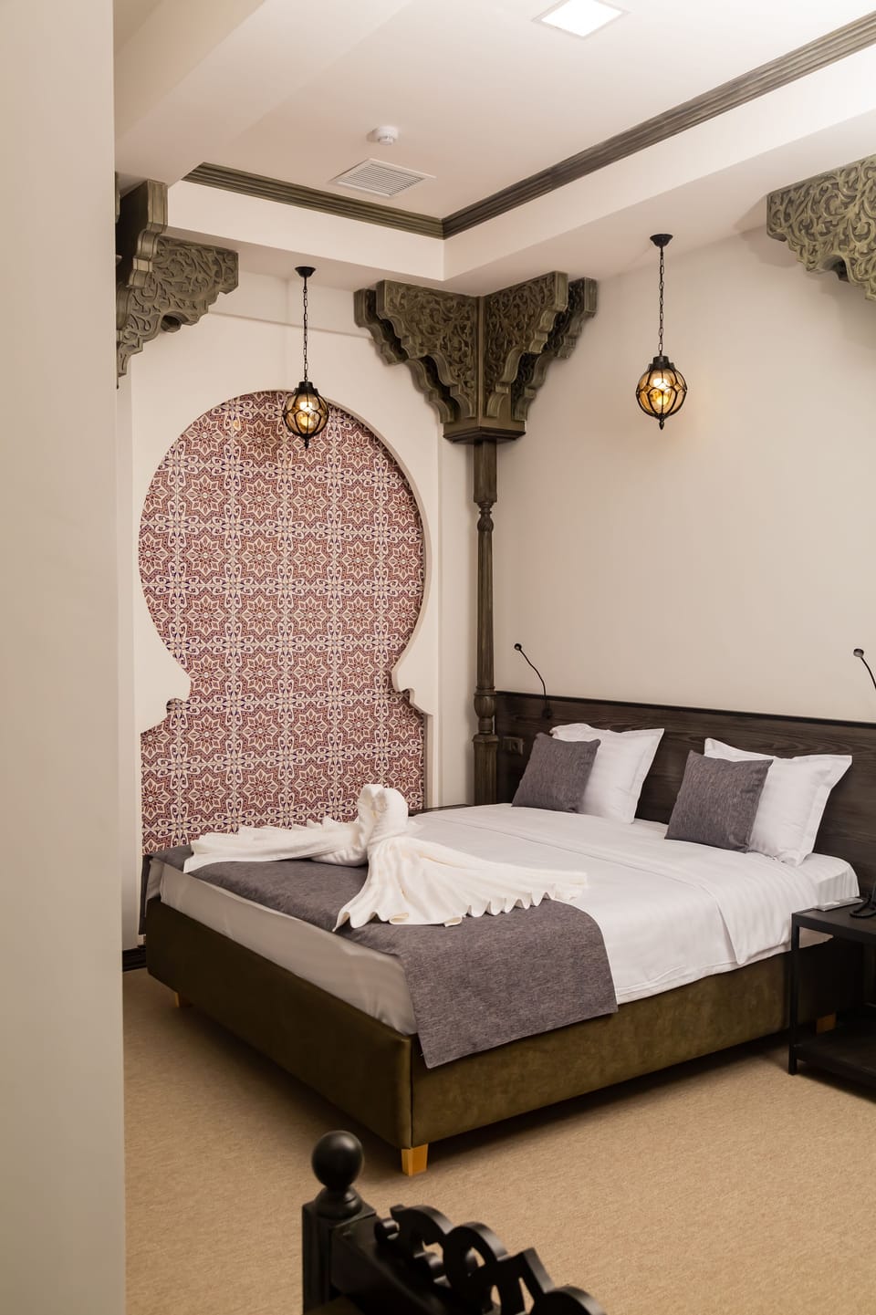 Deluxe Double Room, 1 Bedroom | In-room safe, desk, laptop workspace, soundproofing