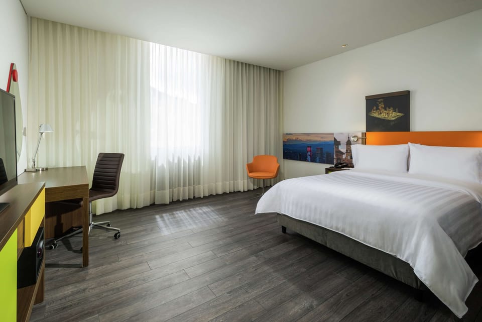 Room, 1 Queen Bed | In-room safe, desk, soundproofing, iron/ironing board