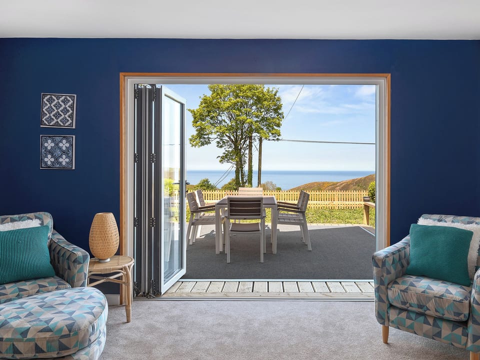 Twin bedroom | Great Tree House, Llangrannog