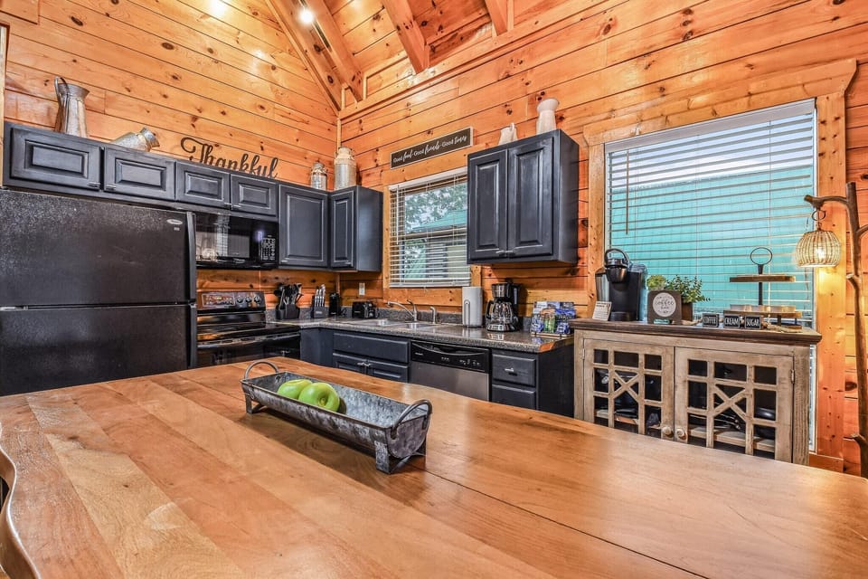 Family Cabin | Private kitchen | Fridge, microwave, oven, stovetop