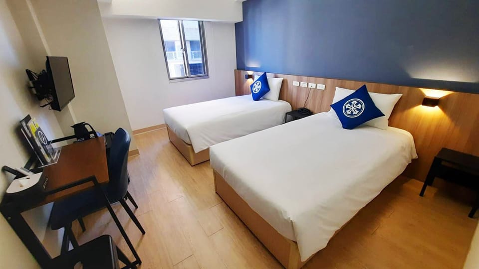 Standard Twin Room | Premium bedding, down comforters, desk, blackout drapes
