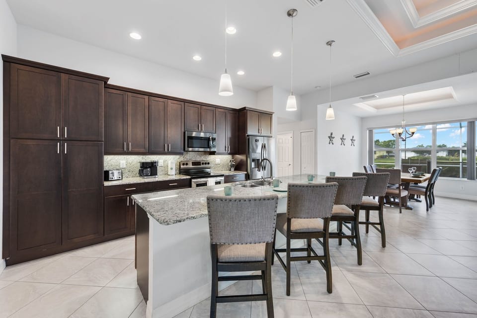 Kitchen Hub - - Enjoy a spacious kitchen featuring modern appliances, granite counters, and a large island
- Open layout flows seamlessly into the dining area with scenic views
- Perfect for family meals, entertaining, or a quiet breakfast to start your day