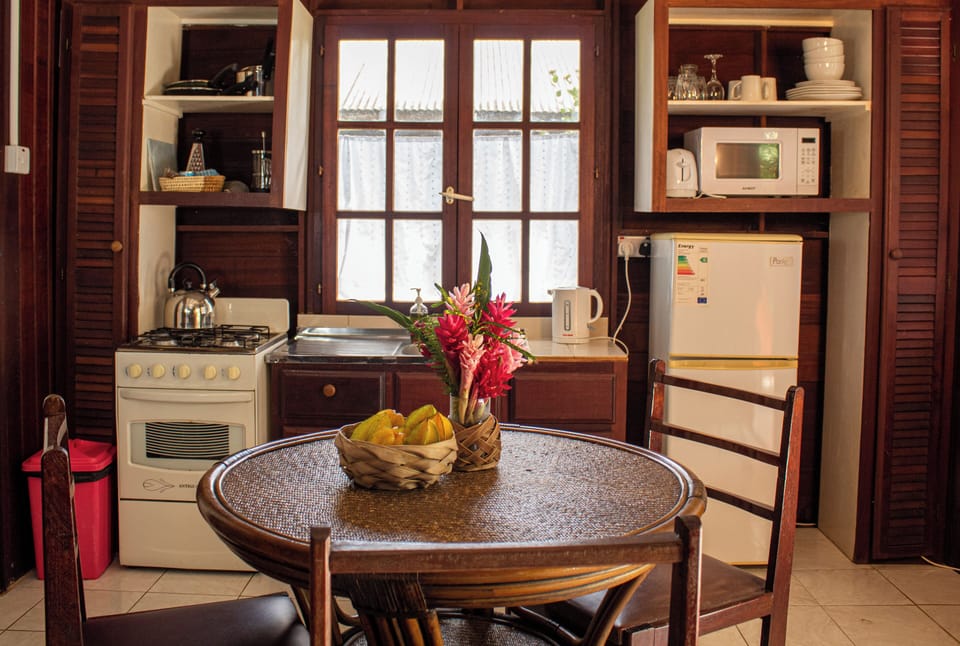 Garden Cottage | Private kitchen | Full-size fridge, microwave, oven, stovetop