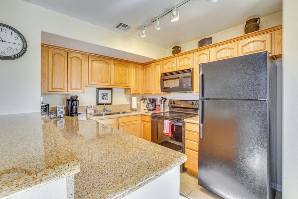 Kitchen | Keurig Coffee Maker | Cooking Basics | Dishware & Flatware Provided