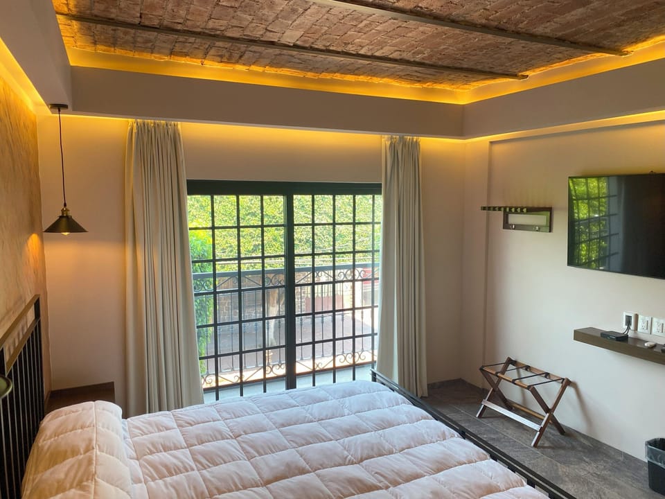 Luxury Double Room, 1 King Bed, City View | Egyptian cotton sheets, premium bedding, down comforters, in-room safe
