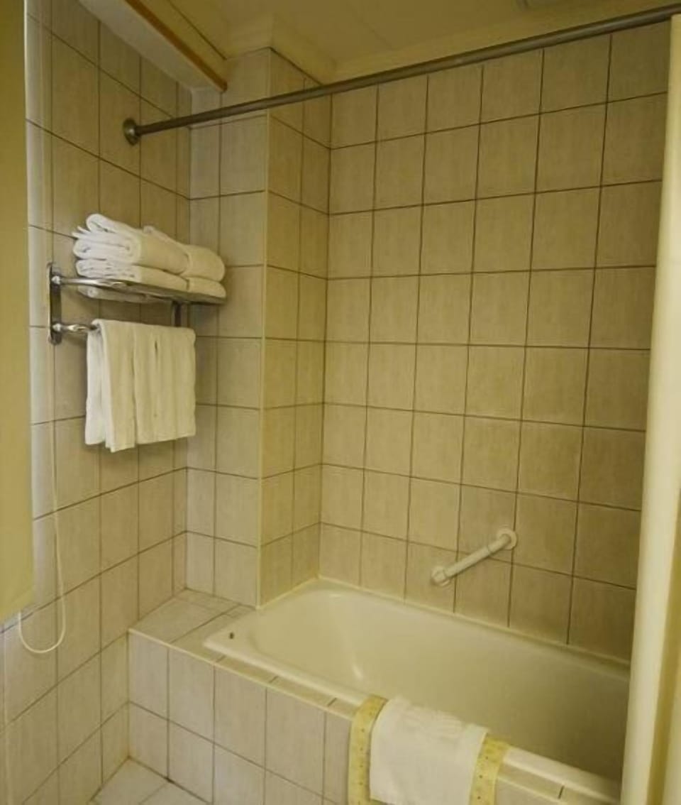 Combined shower/tub, deep soaking tub, hair dryer, slippers