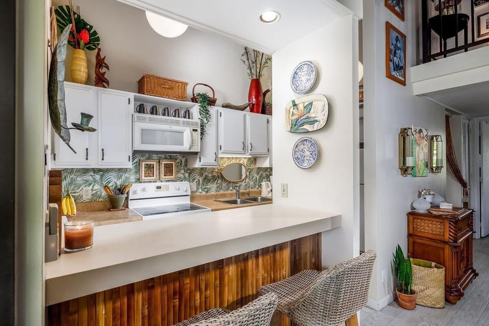 House, Multiple Beds (Kona Makai 5-305) | Private kitchen | Paper towels