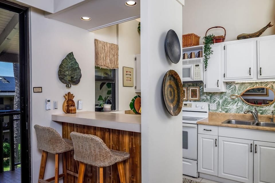 House, Multiple Beds (Kona Makai 5-305) | Private kitchen | Paper towels