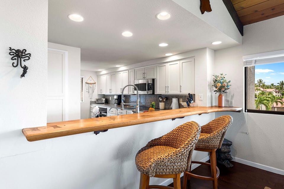Condo, Multiple Beds (Kona Coast Resort at Keauhou Gardens ) | Private kitchen | Oven, toaster, paper towels