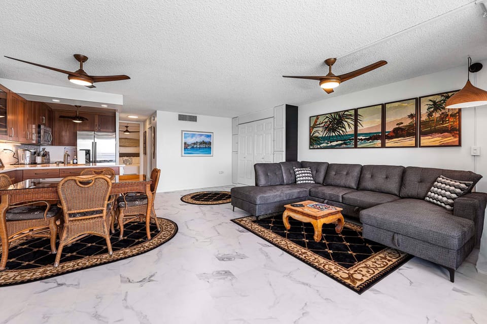 Condo, Multiple Beds (Kona Alii 401) | Living area