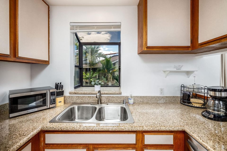 Condo, 1 King Bed with Sofa bed (Kailua Bay Resort 4-206 Corner Oceanv) | Private kitchen | Paper towels