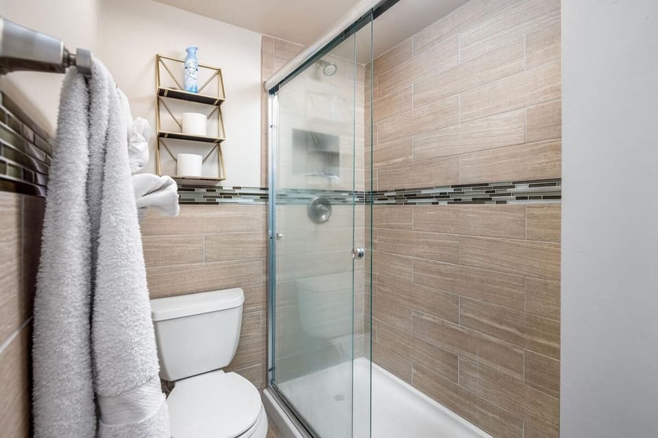 Kona Alii#410 Ocean View, AC in Downtown Kona! Apartment in Holualoa