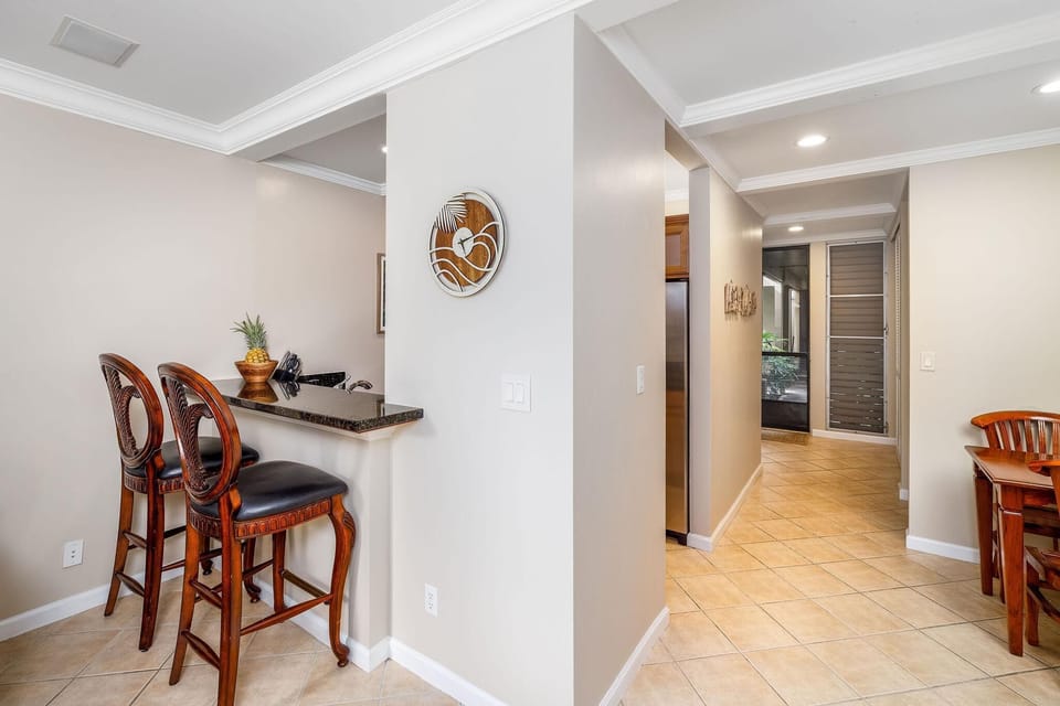 Condo, Multiple Beds (Kona Mansions#124) | Dining