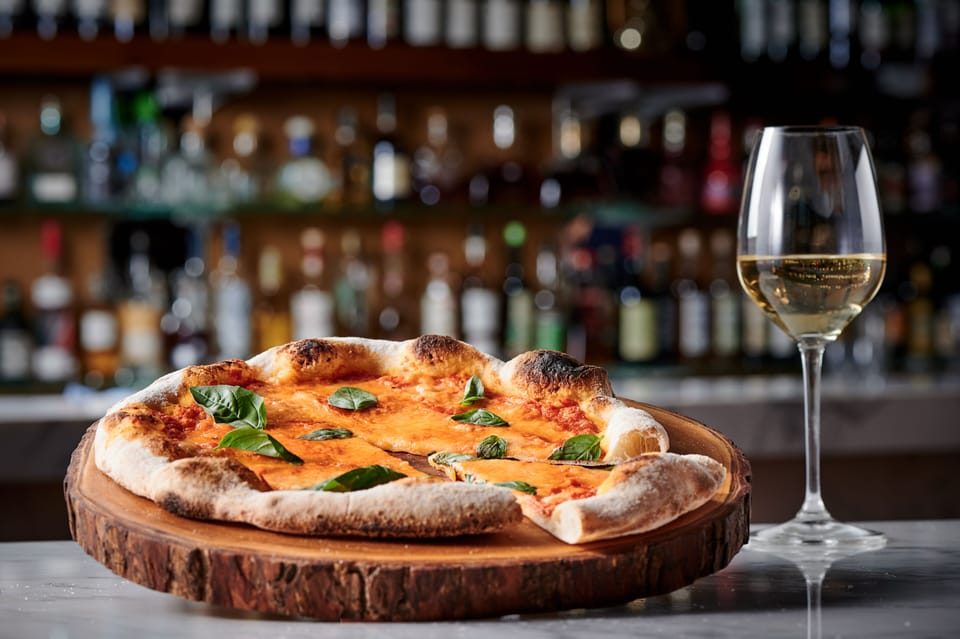 5 restaurants; breakfast, lunch, and dinner served