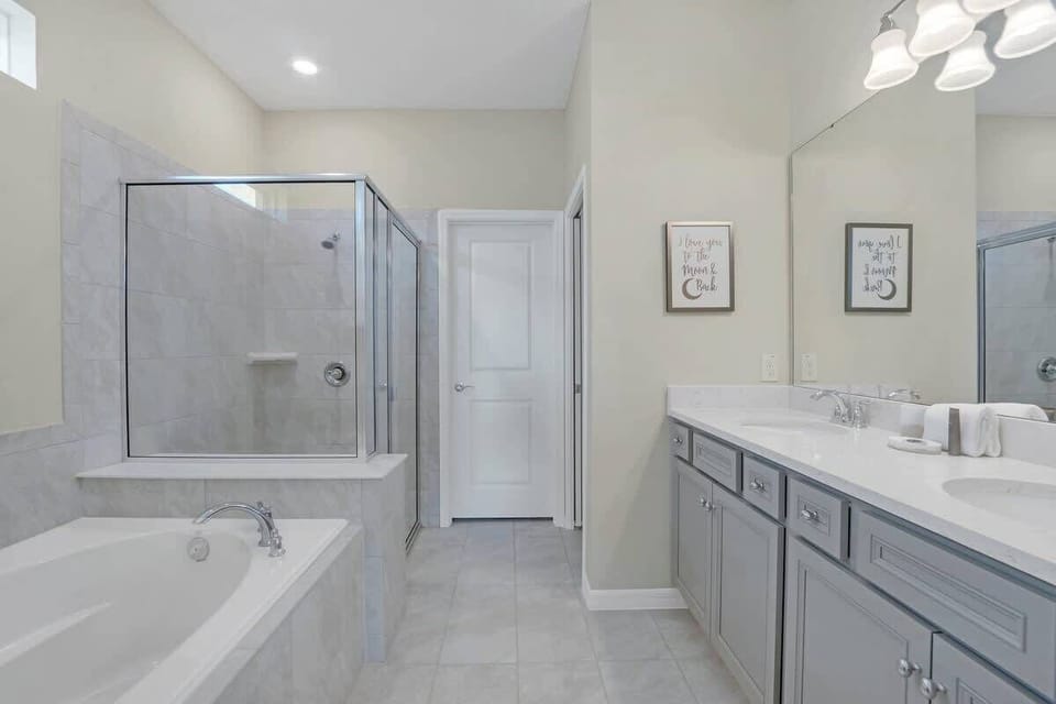 1st floor 

Primary suite

Full bathroom with shower, tub and double sink