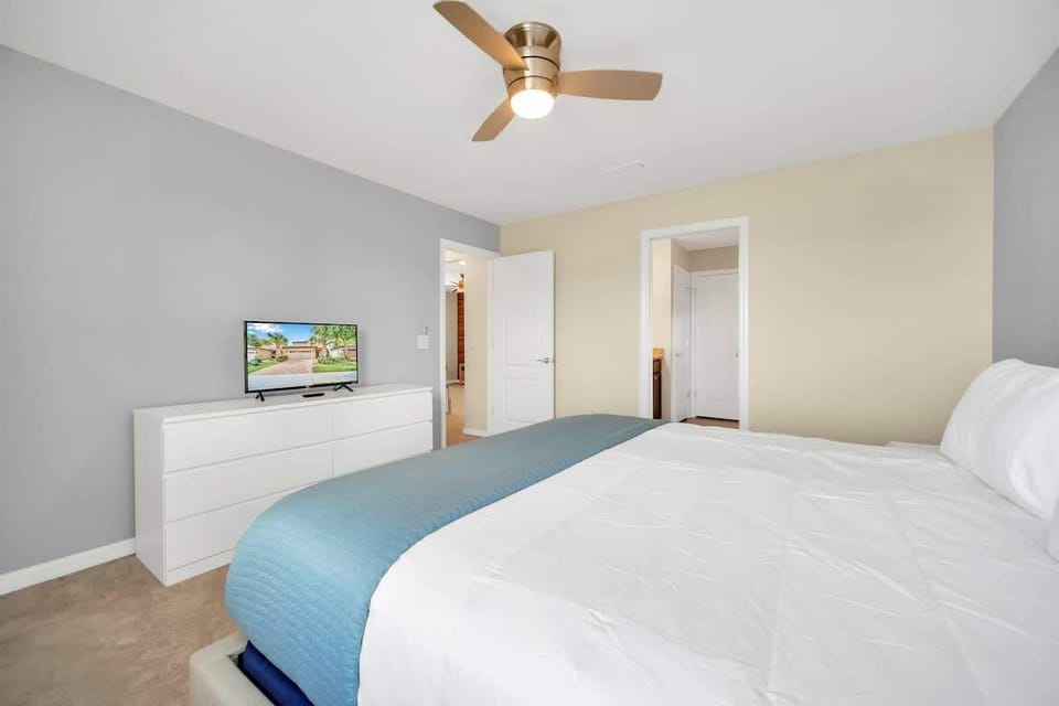 Queen bedroom