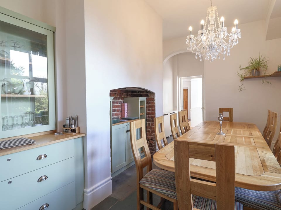 Cottage | Dining
