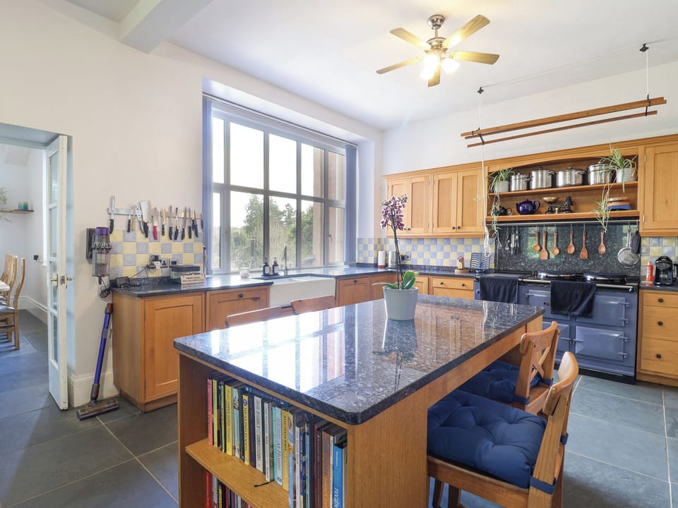 Cottage | Private kitchen | Fridge, dishwasher, electric kettle, toaster