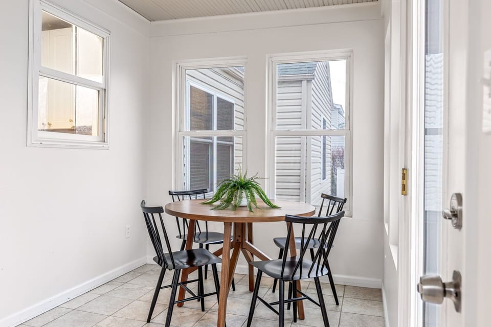 Dining Area - Sun Porch