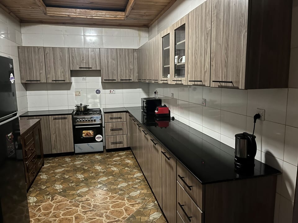 House | Private kitchen | Fridge, microwave, oven, stovetop