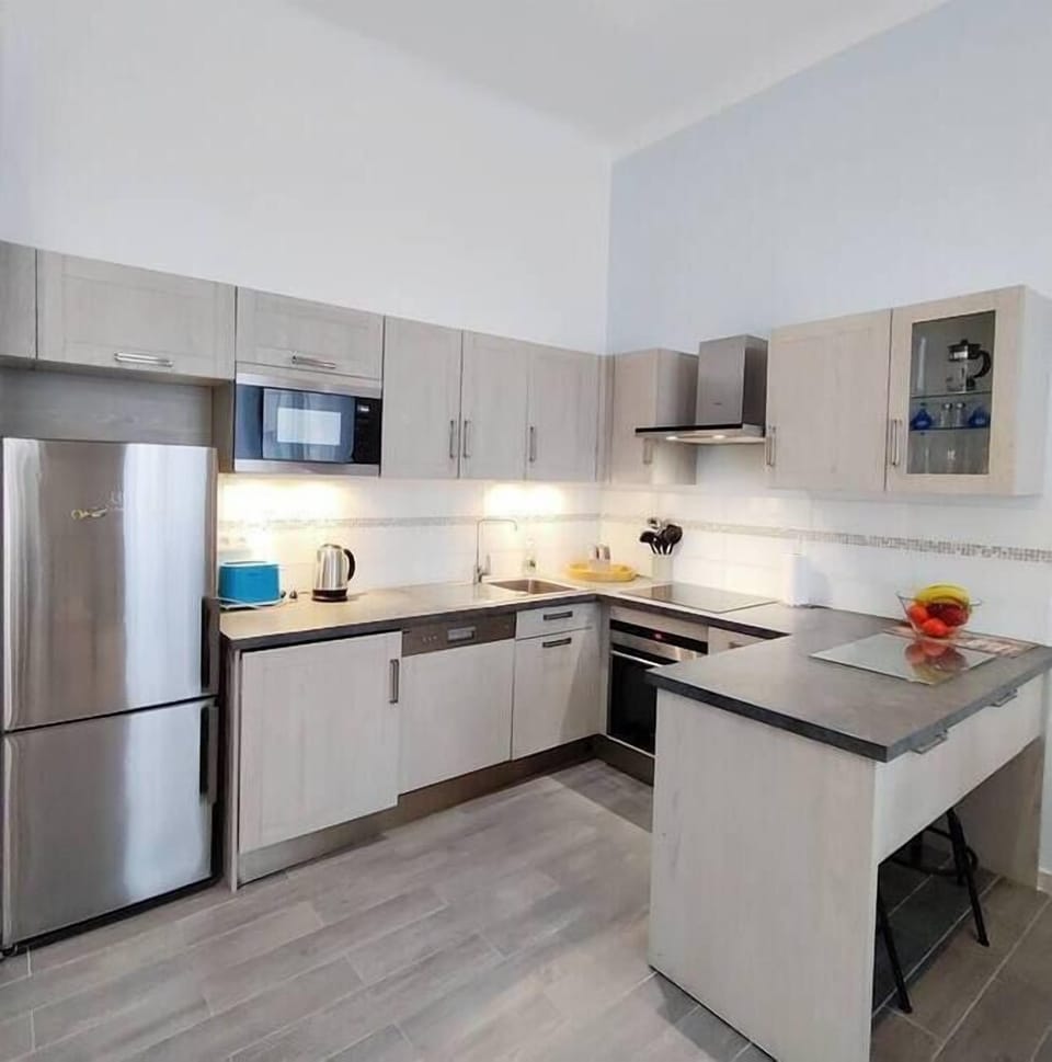 Fully equipped kitchen
