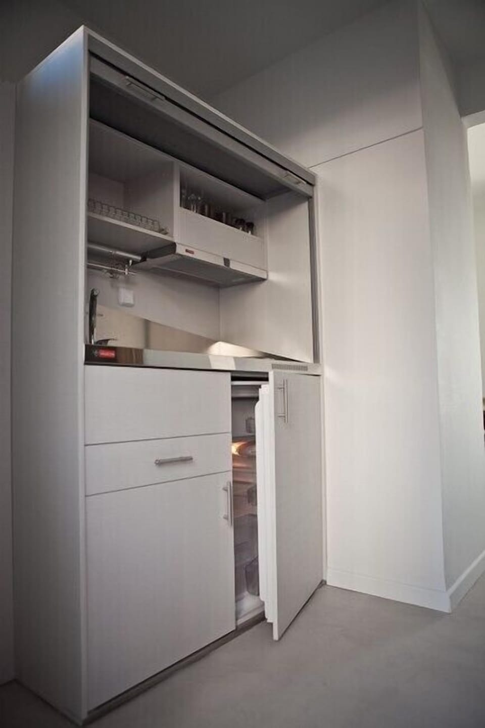 Fridge, coffee/tea maker, electric kettle