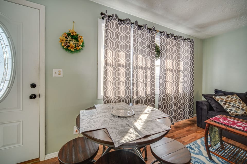 Dining Areas | Dishware/Flatware | Trash Bags/Paper Towels