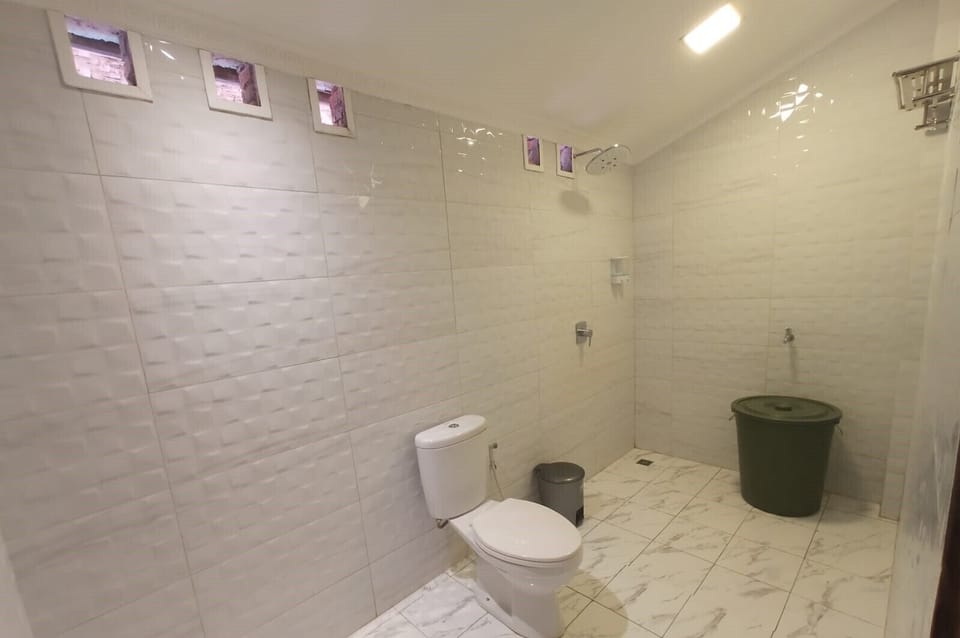 Family Villa | Bathroom | Shower, towels