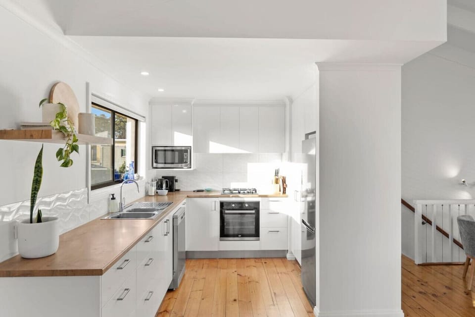 Modern Coastal Kitchen – Stylish and functional with stainless-steel appliances, timber benchtops, and everything you need to cook, dine, and entertain.